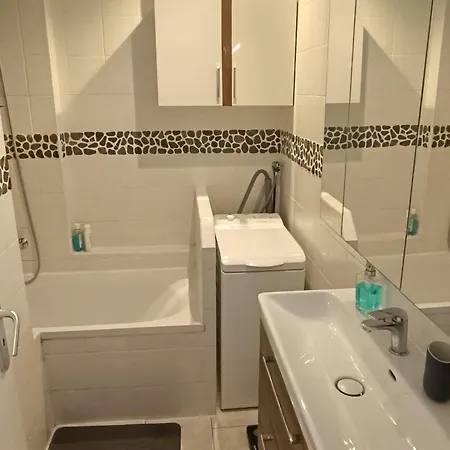 Cozy 50 M Love Nest Near The Sea * Tulon